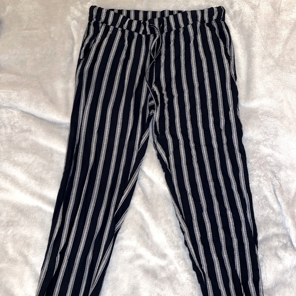 AMERICAN EAGLE FLOWY PANTS